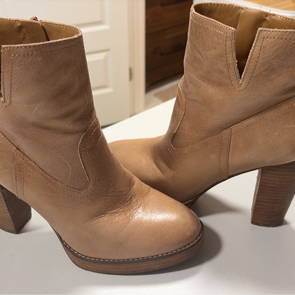 Lucky Brand Tan Leather Chunky Heel Ankle Booties